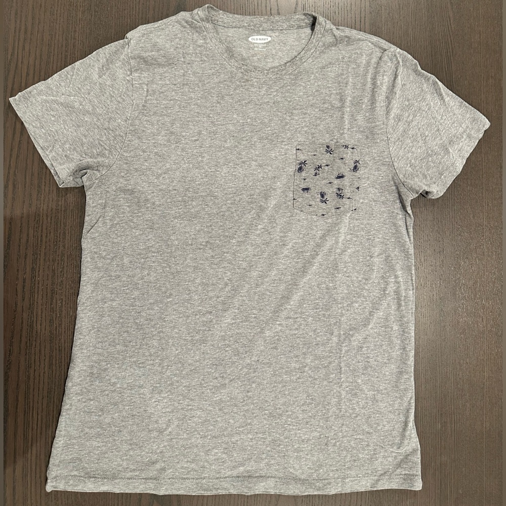 Old Navy Light Gray Men's Tee with Patterned Pocket